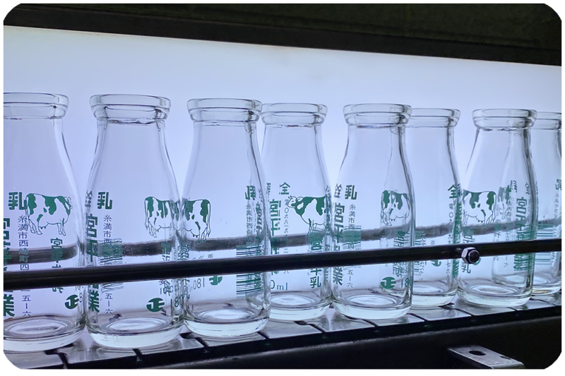 エンボス加工 牛乳瓶 ビン牛乳 | 八尾乳業協同組合