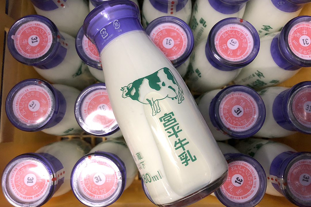 宮平乳業の牛乳瓶